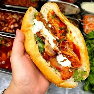 Hình ảnh Bánh Mỳ Pate Bò Khô