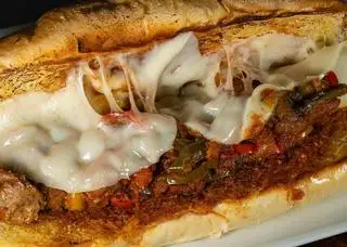 Hình ảnh The Spicy Italian Sausage Sandwich - Bánh mì xúc xích Ý và phô mai