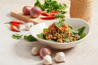Hình ảnh Gỏi sò huyết với ngò gai và sả