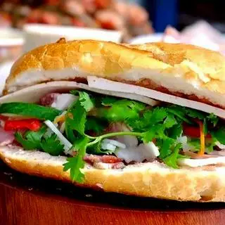 Hình ảnh Bánh Mỳ Chả Bò Khô