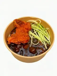 Hình ảnh MÌ TƯƠNG ĐEN KÈM 1 MIẾNG GÀ RÁN