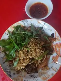 Hình ảnh phá lấu bò xào bơ tỏi ( mì gói)