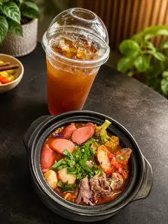 Hình ảnh (1 TẶNG 1) MÌ CAY BÒ MỸ TẶNG 1 HỒNG TRÀ (700ml)