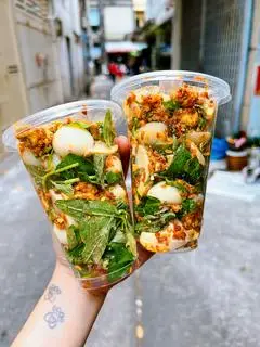 Hình ảnh Trứng cút mix gà vữa lắc
