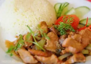 Hình ảnh Cơm niêu gà sốt nấm