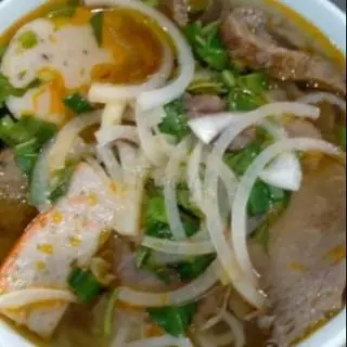 Hình ảnh Bún bò "siêu đặc biệt", full topping, đầy đủ có giò heo 