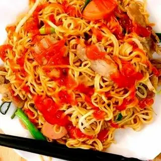 Hình ảnh Mì trộn xúc xích