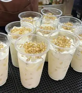 Hình ảnh Sữa chua tươi hạt nổ yến mạch/ hạt nổ củ năng hồng