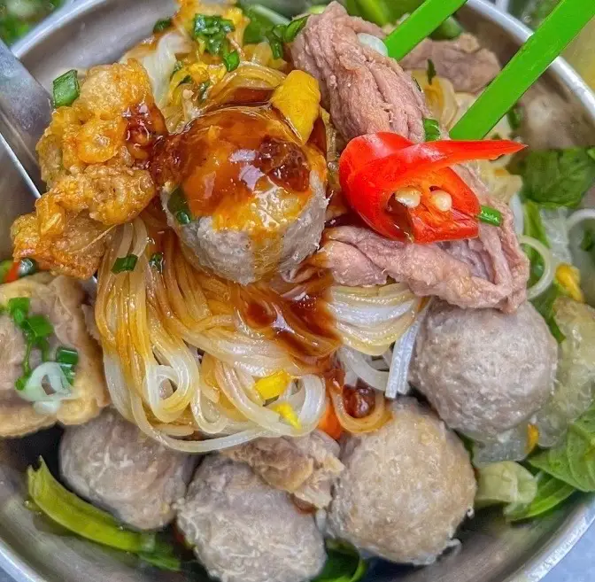 Hình ảnh Hủ tíu trộn Bò viên nhà làm