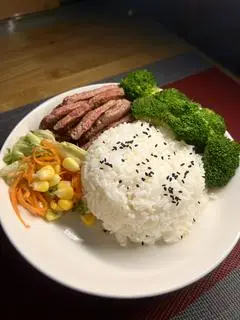 Hình ảnh Cơm Bò Steak Rau Củ