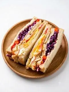 Hình ảnh Sandwich Gà Sốt Ớt Xanh