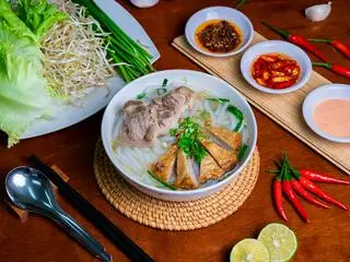Hình ảnh Bánh canh giò heo - chả cá