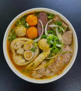 Hình ảnh Bún bò Huế đặc biệt
