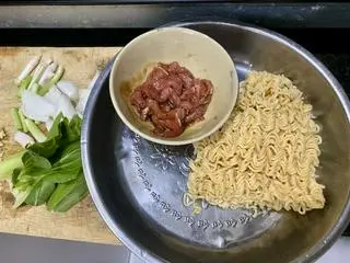 Hình ảnh Mì trộn Bò - Trứng