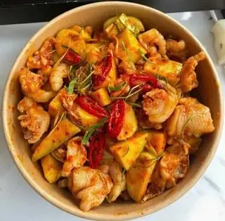 Hình ảnh Chân gà rút xương sốt thái - HỘP KHỔNG LỒ