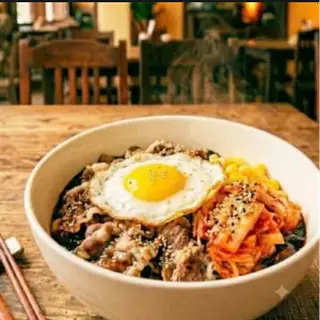 Hình ảnh Mì Tương đen thịt bò trứng lòng đào
