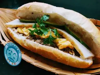 Hình ảnh Bánh mì Pate Trứng Chả