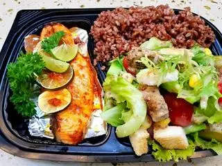 Hình ảnh Cơm cá hồi bbq Hàn Quốc