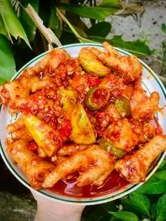 Hình ảnh chân gà mix trứng non