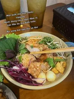 Hình ảnh Bún Thái heo quay