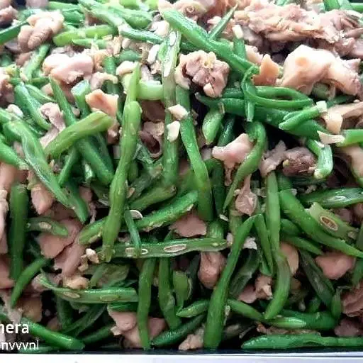 Hình ảnh Cơm thịt xào đậu ve