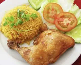 Hình ảnh Cơm Rang Đùi Gà Xối Mỡ