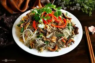 Hình ảnh MIẾN XÀO LƯƠN (HẢI SẢN hoặc Cua)
