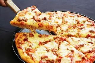 Hình ảnh Pizza bò (Bolognaise Pizza) - size vừa