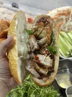 Hình ảnh Bánh mì heo quay