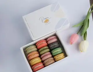 Hình ảnh Hộp 12 bánh Macaron