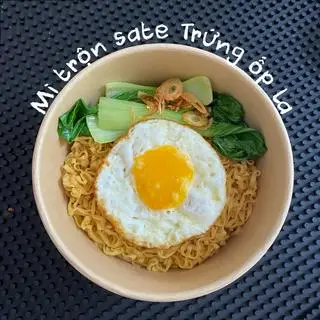 Hình ảnh Mì trộn sate Trứng Ốp La