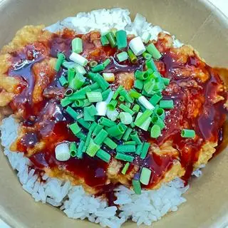 Hình ảnh cơm gà rán sốt hàn