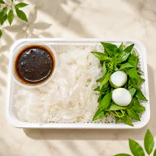 Hình ảnh Bánh tráng chấm sốt muối trứng cút (không có xoài)