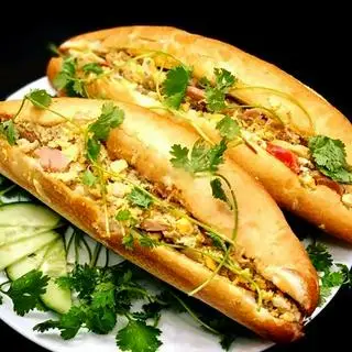 Hình ảnh Bánh mì patê trứng - xúc xích