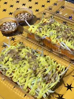 Hình ảnh Bánh tráng cuốn bơ chấm sốt me