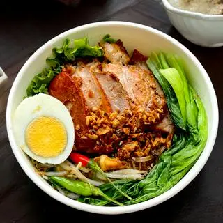 Hình ảnh Hủ tiếu/Mì trộn thịt heo xá xíu