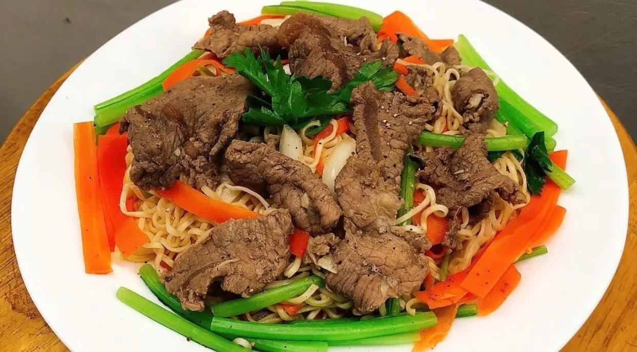 Hình ảnh Mì xào bò