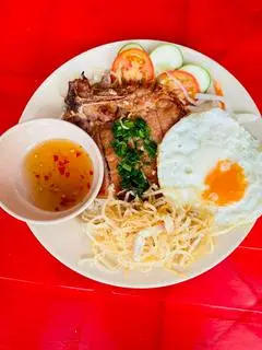 Hình ảnh CƠM TẤM SƯỜN - TRỨNG ỐP LA