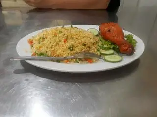 Hình ảnh Cơm đùi gà mắm tỏi chiên giòn 