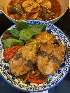 Hình ảnh Cơm cá ngừ kho thơm