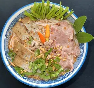 Hình ảnh Mì Tomyum Bò-Chả Cá- Thịt Băm