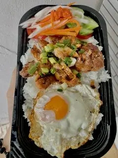 Hình ảnh Cơm thịt nướng - trứng ốp la