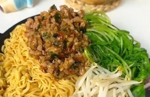 Hình ảnh Mì trộn thịt bầm