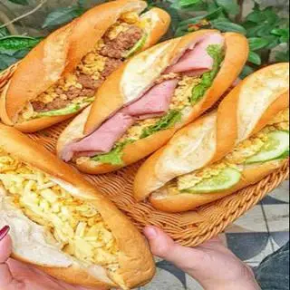 Hình ảnh Bánh Mỳ PaTe Trứng Xúc xích