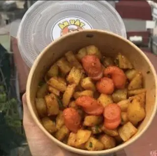 Hình ảnh Trộn khoai xúc xích