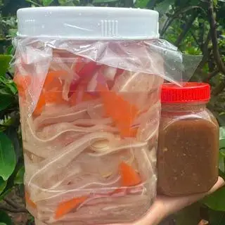 Hình ảnh Tai Heo Ngâm Chua Ngọt Nhà Làm 