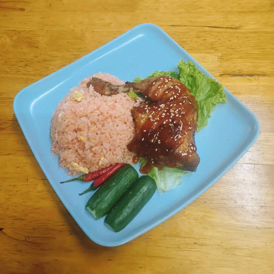 Hình ảnh Cơm Gà Xối Mỡ Sốt Ngọt Hàn Quốc 