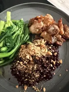 Hình ảnh Cơm lứt thăn heo nướng