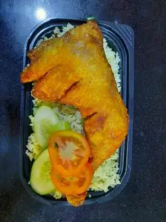 Hình ảnh Cơm Gà Xối Mỡ size (Trung) 