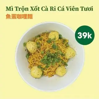 Hình ảnh Mì trộn xốt cà ri cá viên tươi 